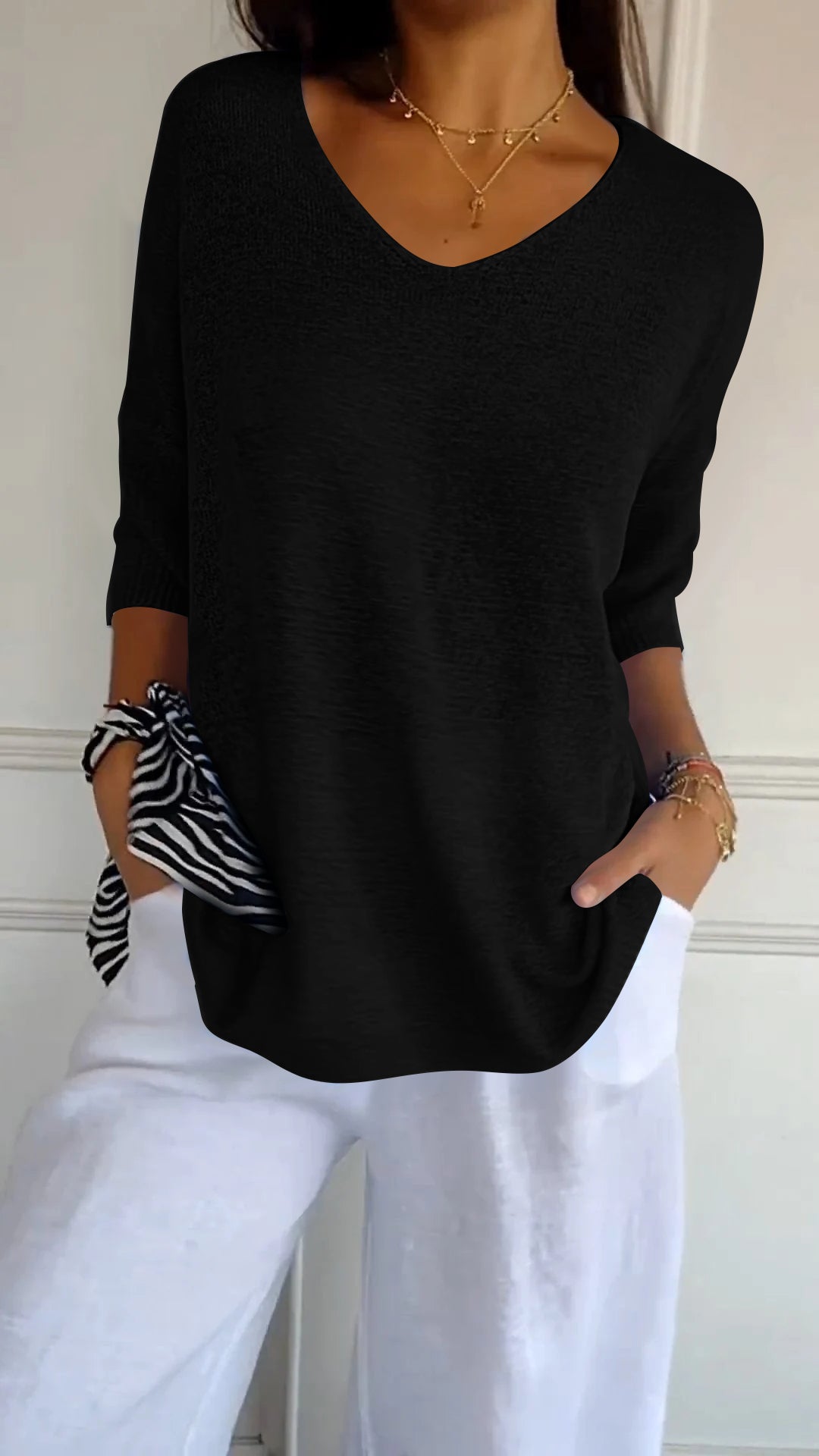 Blusa atemporal con cuello en V