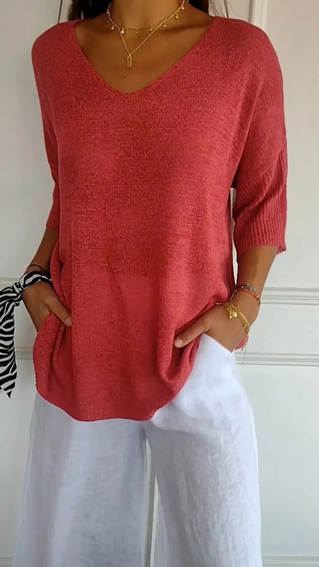 Blusa atemporal con cuello en V