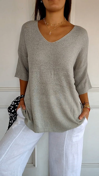 Blusa atemporal con cuello en V