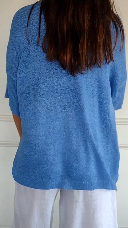 Blusa atemporal con cuello en V